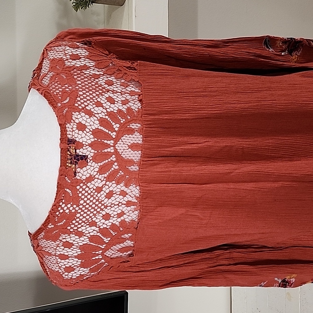 Artesia Embroidered Lace Detail V-Neck Boho Top - Picture 8 of 9
